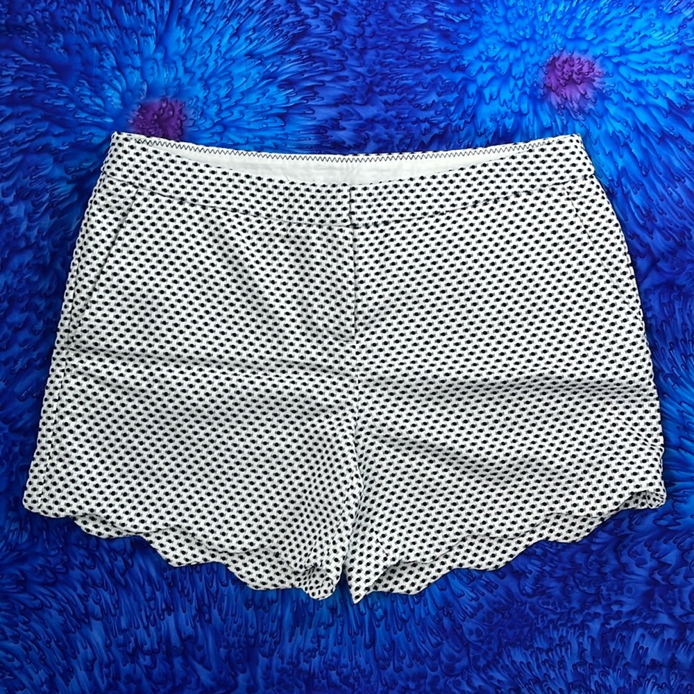 Cute scalloped CYNTHIA ROWLEY shorts in woven black & white print. Womens 8 M